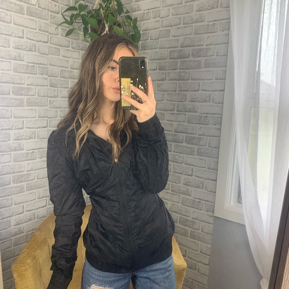 Lululemon // black windbreaker jacket w / belt & hood